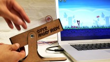 Super Angry Birds je ovladač hry připojený k počítači