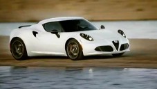 Alfa Romeo 4C z Launch Edition se ukazuje za jízdy