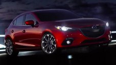 Nová Mazda3 ukazuje své tvary i přednosti za jízdy