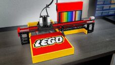 Speciálně navržená 3D tiskárna z kostel Lego umí tisknout obrázky z malých lego kostiček
