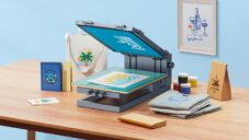 Inovativní sítotisková tiskárna xTool Screen Printer využívá jako první laser
