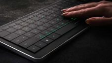 CLVX 1 je počítačová klávesnice s dotykovými klávesami schopnými fungovat jako touchpad