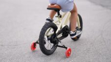 EZ Training Wheels jsou speciálně navržená podpůrná kolečka s pružinou pro dětská kola