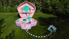 V Massachusetts postavili domeček pro panenky Polly Pocket ve skutečné velikosti