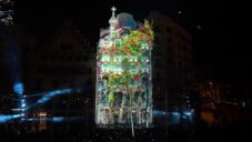 Quayola vytvořil devítiminutový videomapping na barcelonský dům Casa Batlló